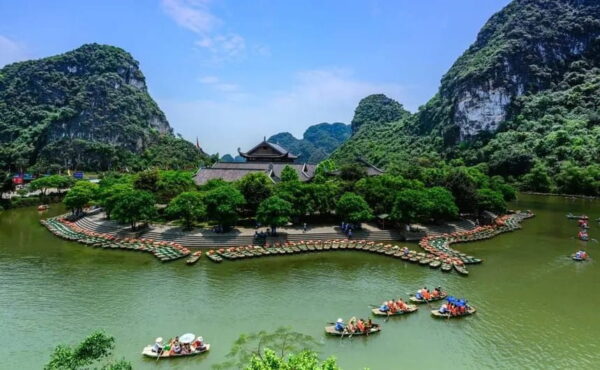 Hình ảnh tỉnh Ninh Bình với nhiều cảnh đẹp mê đắm lòng người Hình ảnh tỉnh Ninh Bình với nhiều cảnh đẹp mê đắm lòng người